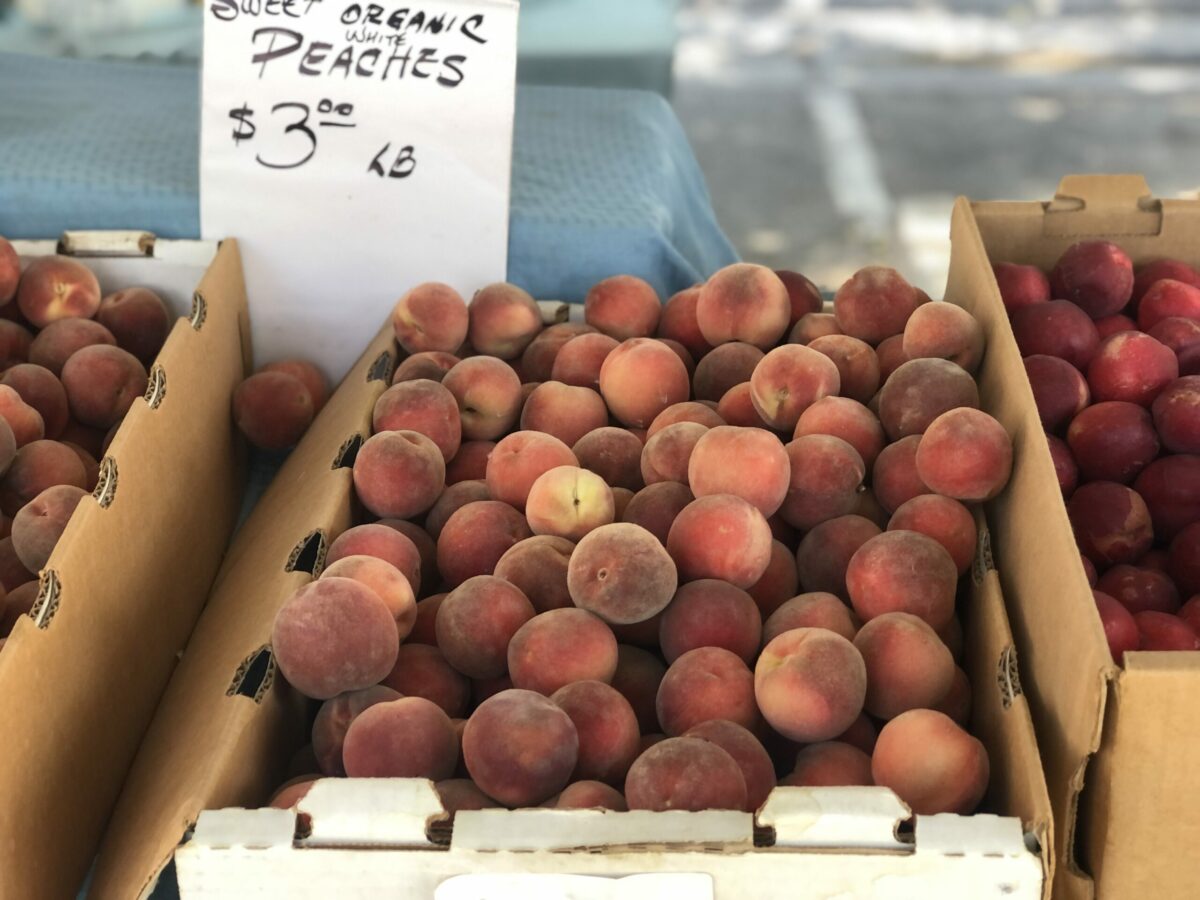 peaches at farmers market
